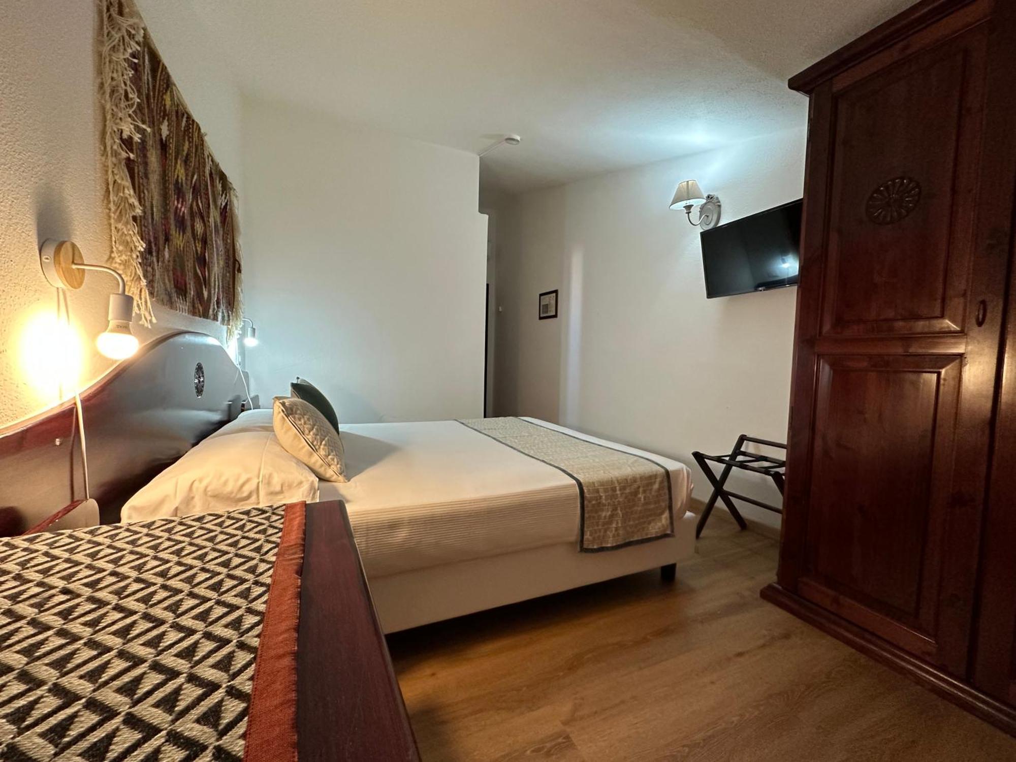 Hotel S'Ortale Con Parcheggio Interno E Ristorante All'Aperto Орозей Екстер'єр фото